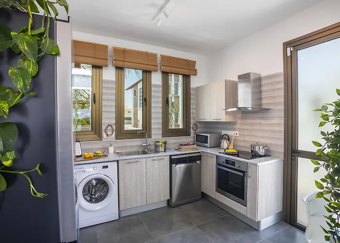 Chris Le Mare Luxury Protaras